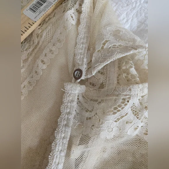 Lace top - Picture 4 of 5